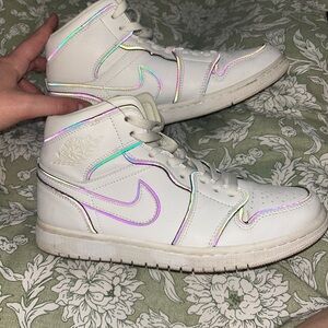 Nike Air Jordan 1 Mid Iridescent Trim